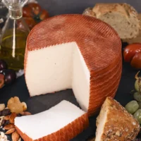 Queso tierno de cabra oreado